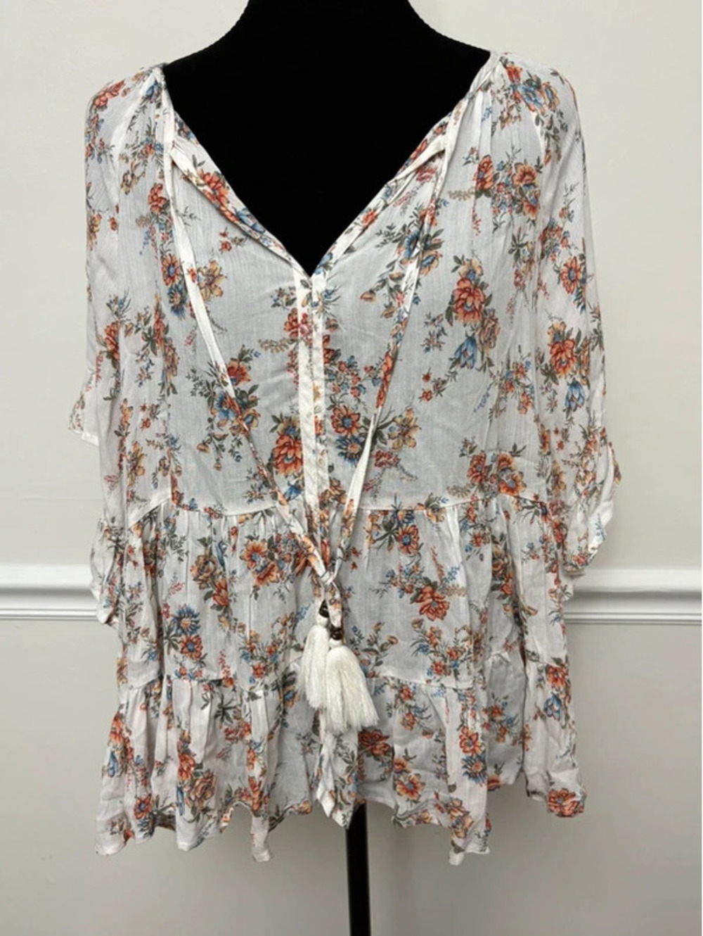 Jolt Women’s XL White Floral Tiered Tassel Blouse NWT